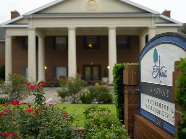 Novellus Kingwood Assisted Living and Memory Care community exterior